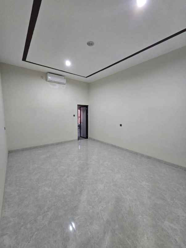 dijual rumah perumahan babatan pantai