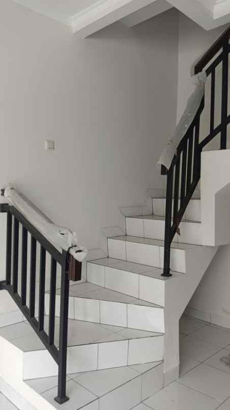 dijual rumah perumahan galuhmas cluster