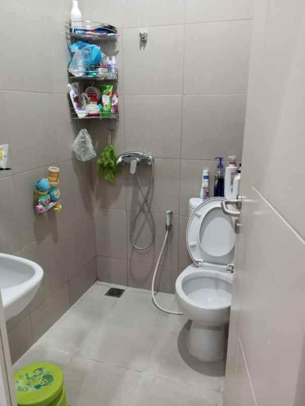 dijual rumah perumahan green orchid