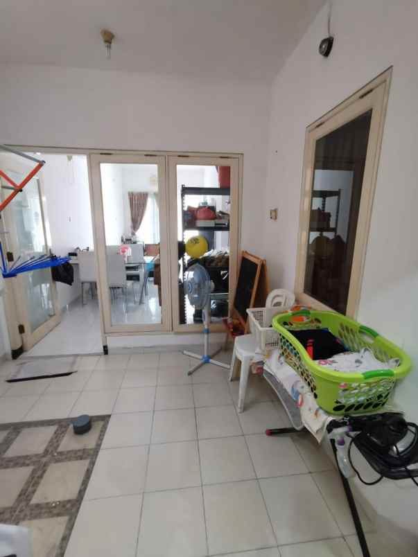 dijual rumah perumahan nirwana