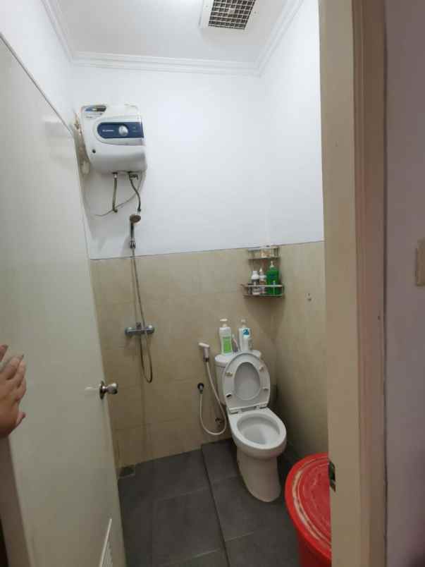 dijual rumah perumahan nirwana