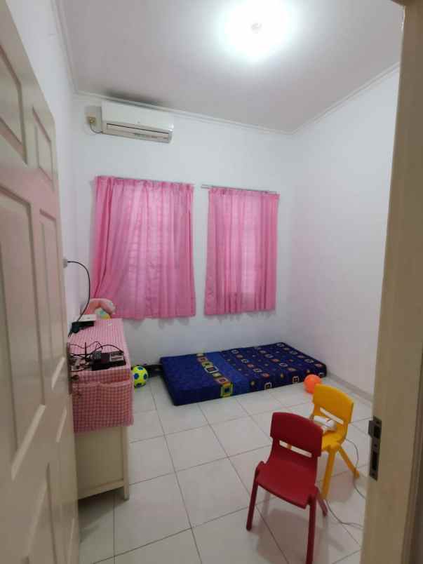 dijual rumah perumahan nirwana