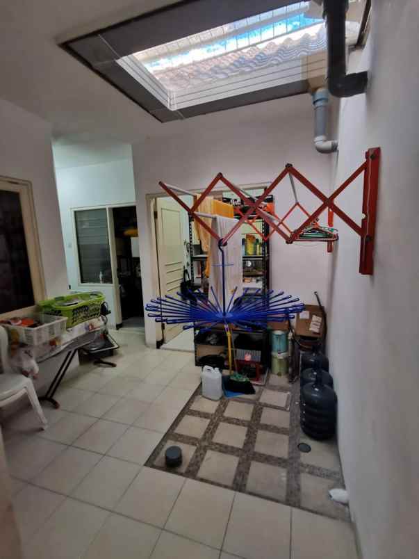 dijual rumah perumahan nirwana