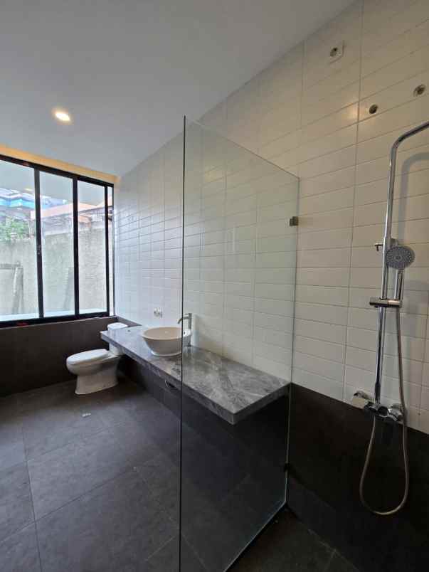 dijual rumah pondok kelapa