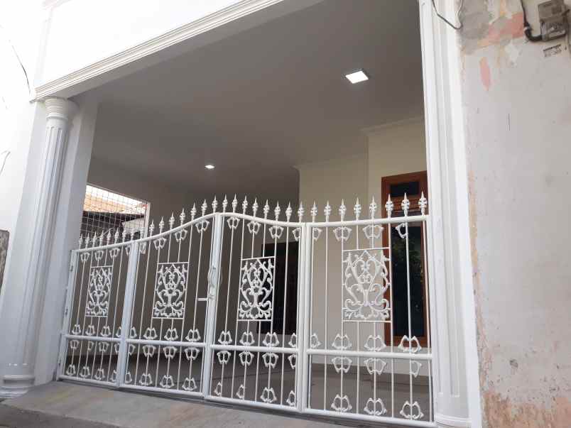 dijual rumah pondok kopi