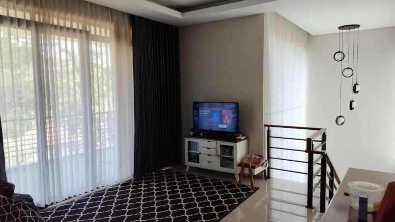 dijual rumah resort dago pakar