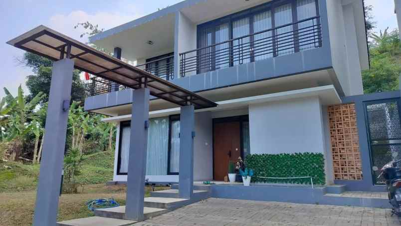 dijual rumah resort dago pakar