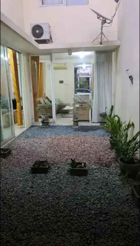 dijual rumah royal residence
