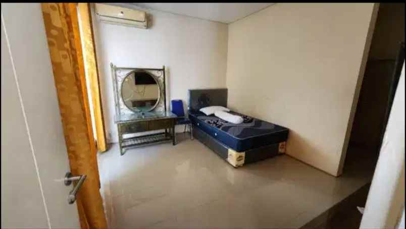 dijual rumah royal residence