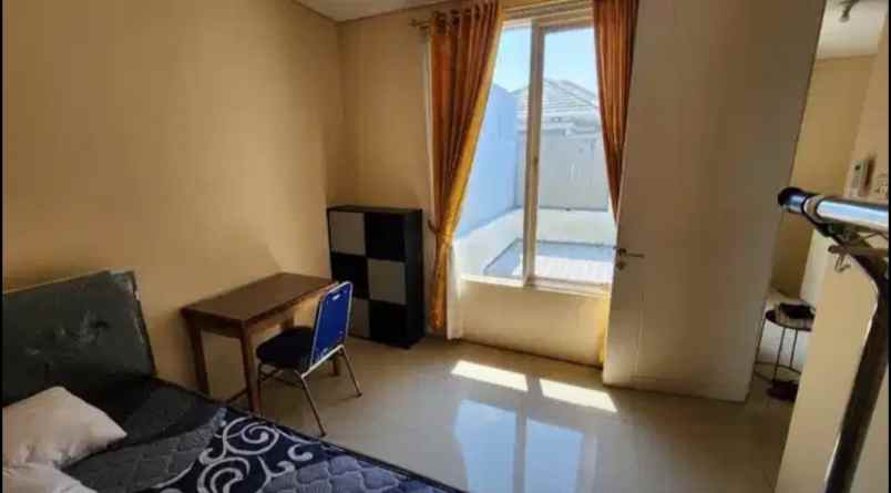 dijual rumah royal residence