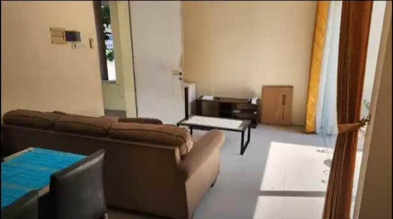 dijual rumah royal residence