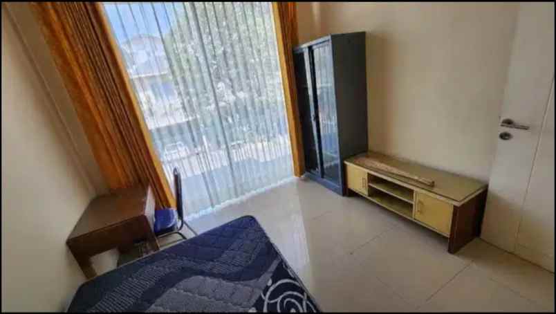 dijual rumah royal residence