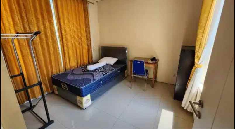 dijual rumah royal residence