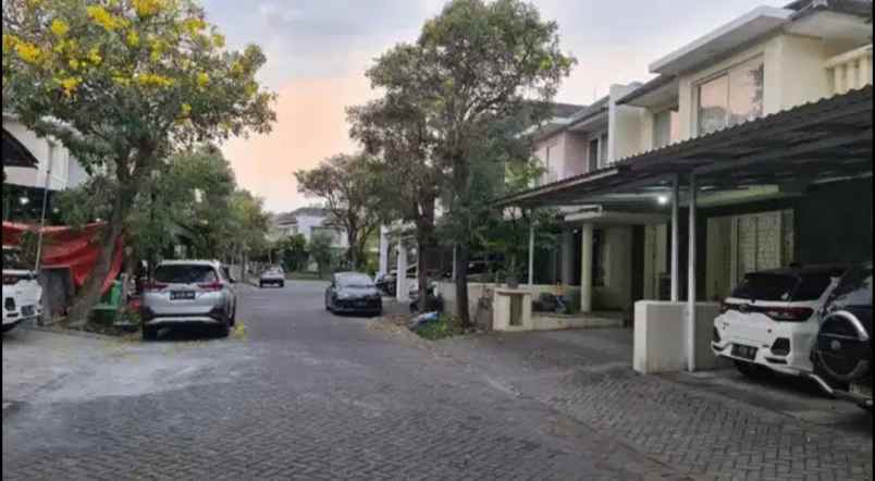 dijual rumah royal residence