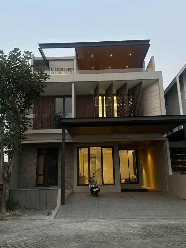 dijual rumah royal residence