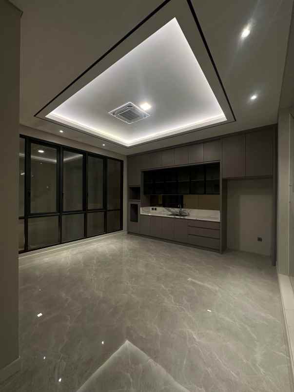 dijual rumah royal residence