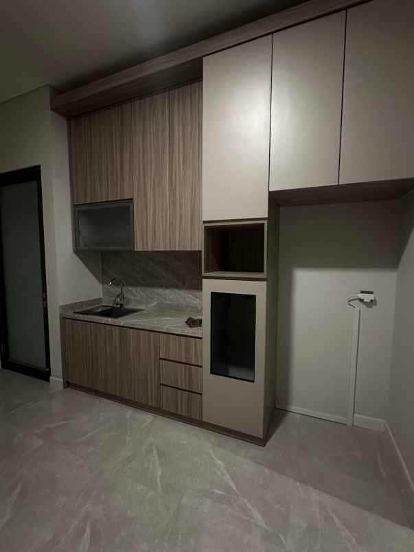 dijual rumah royal residence