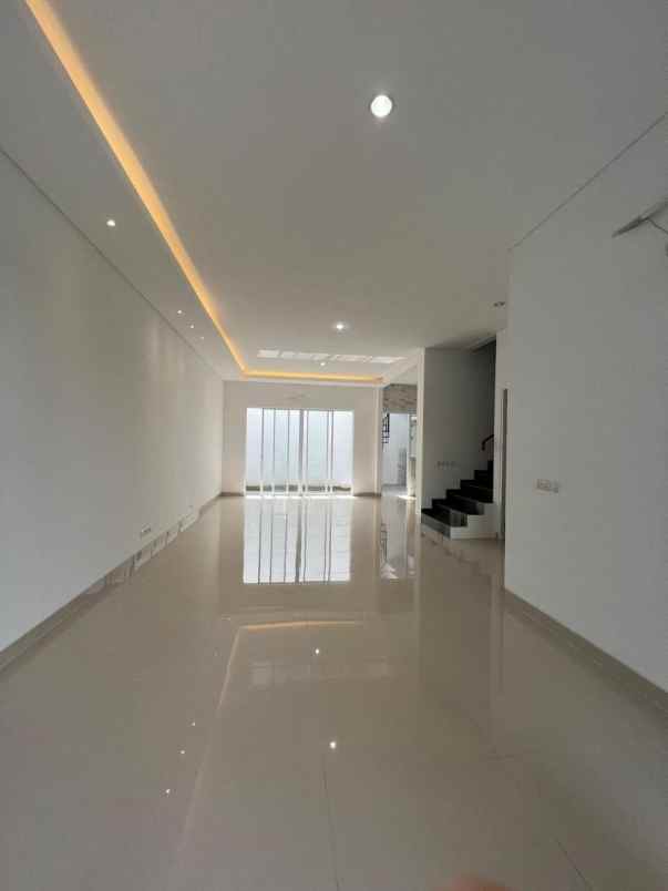 dijual rumah royal residence cluser st james