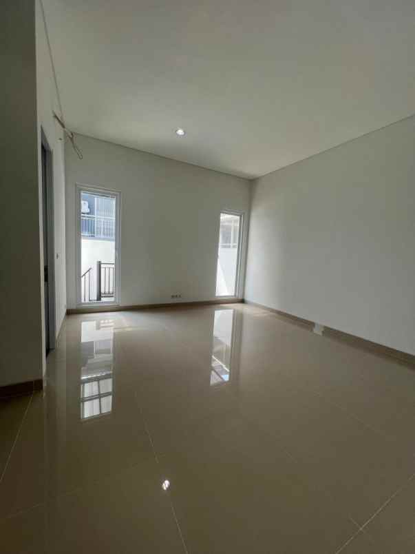 dijual rumah royal residence cluser st james