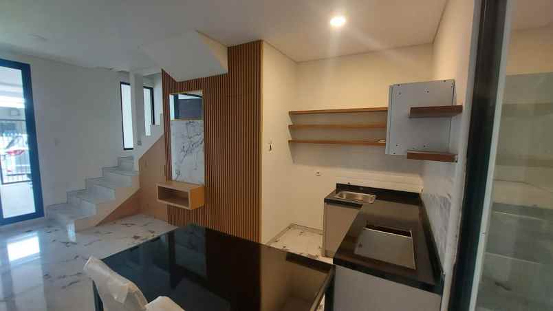 dijual rumah rungkut mapan