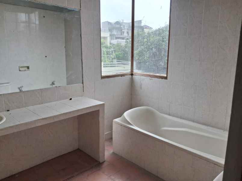 dijual rumah sawunggaling