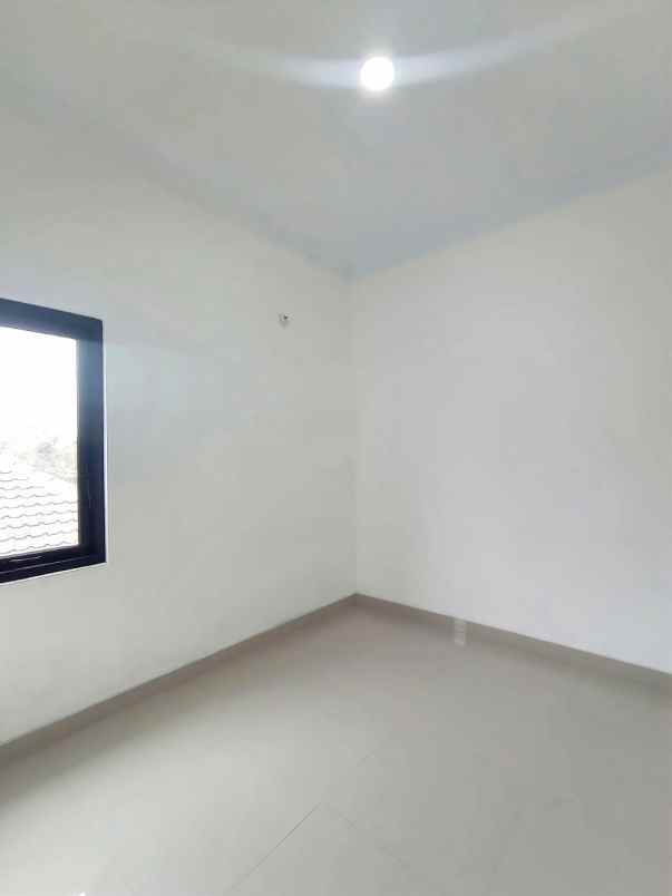 dijual rumah sayegan