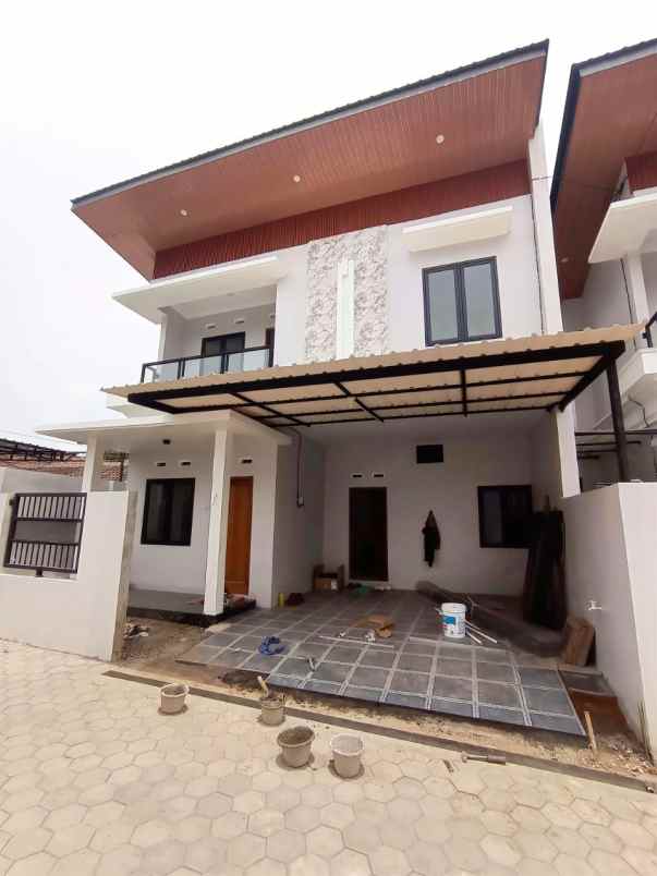 dijual rumah sayegan
