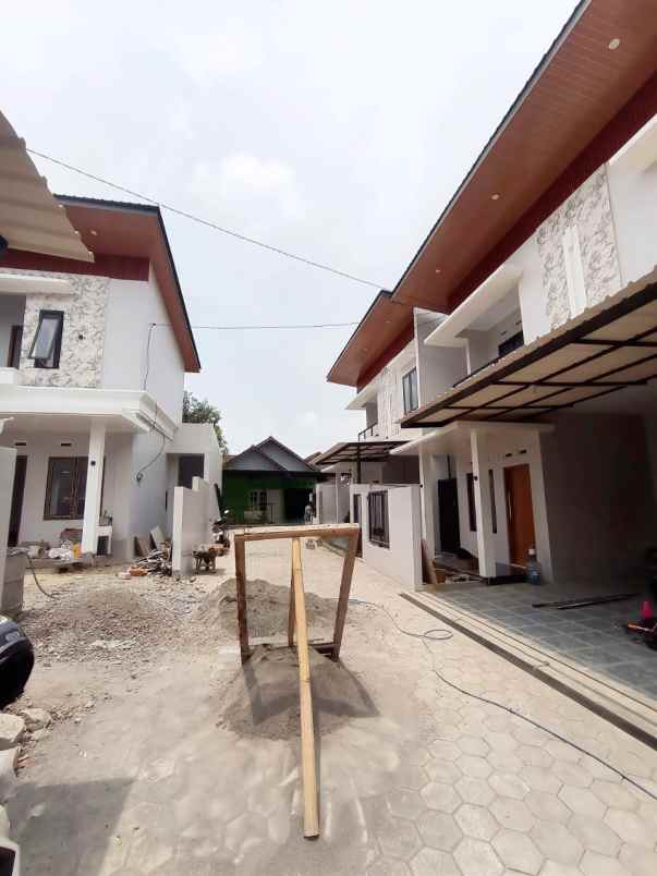 dijual rumah sayegan