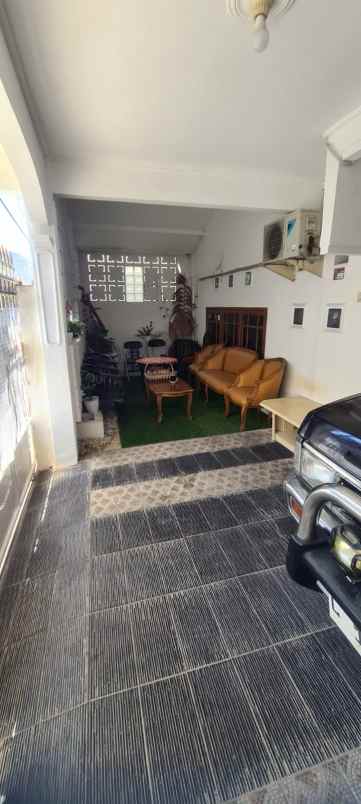 dijual rumah semolowaru