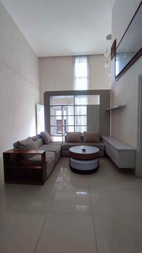 dijual rumah setraduta setra duta