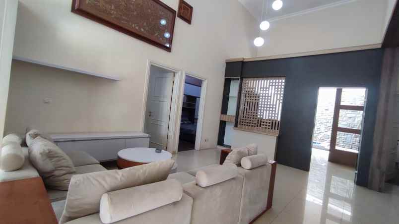 dijual rumah setraduta setra duta