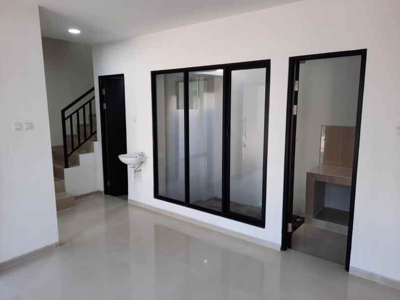 dijual rumah siap huni eastern park dekat dian regency