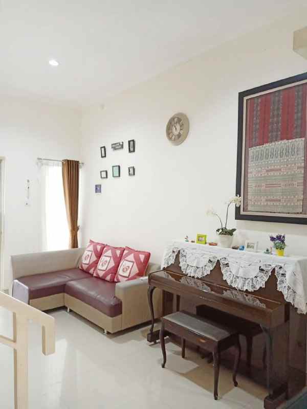 dijual rumah simpang darmo permai