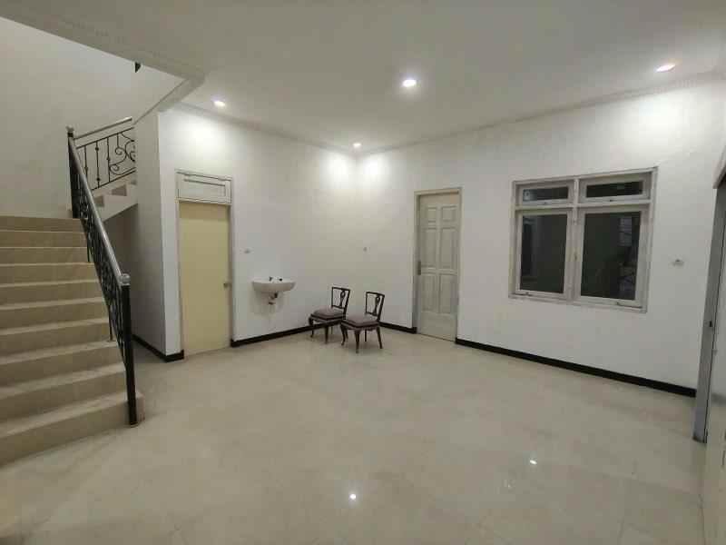 dijual rumah sutorejo selatan