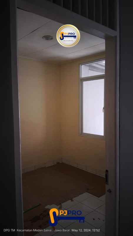 dijual rumah taman harapan baru