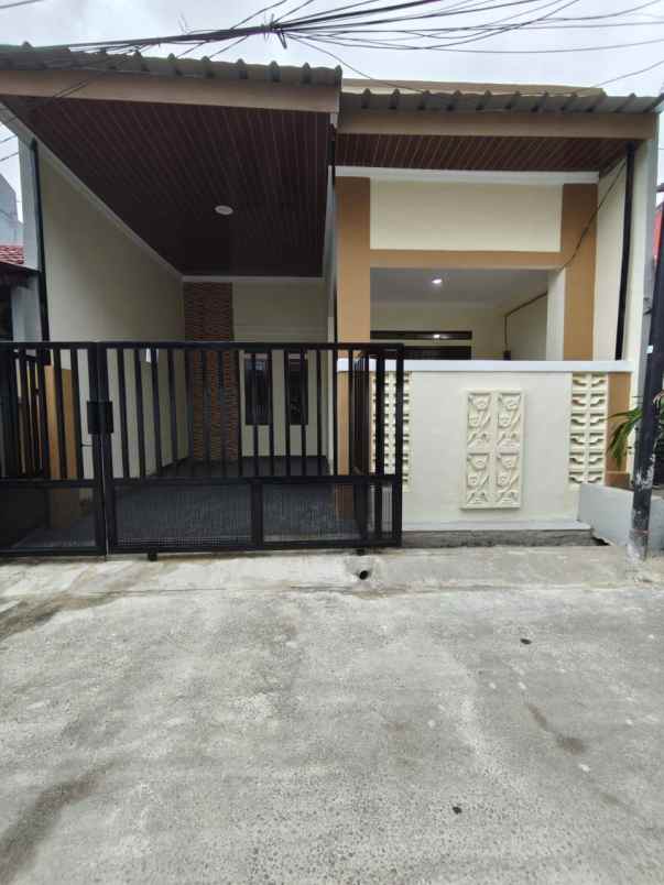 dijual rumah taman harapan baru