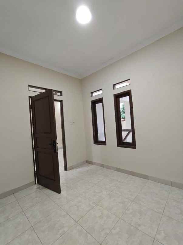 dijual rumah taman harapan baru