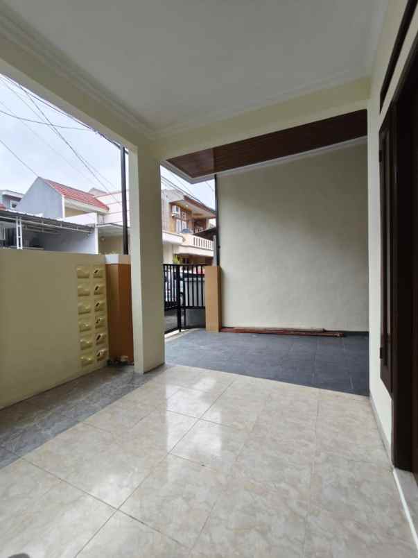 dijual rumah taman harapan baru