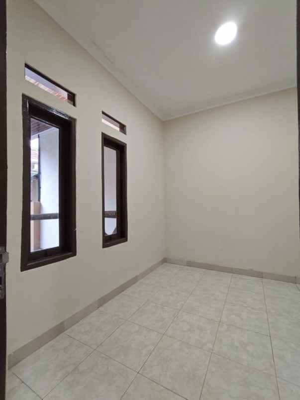 dijual rumah taman harapan baru