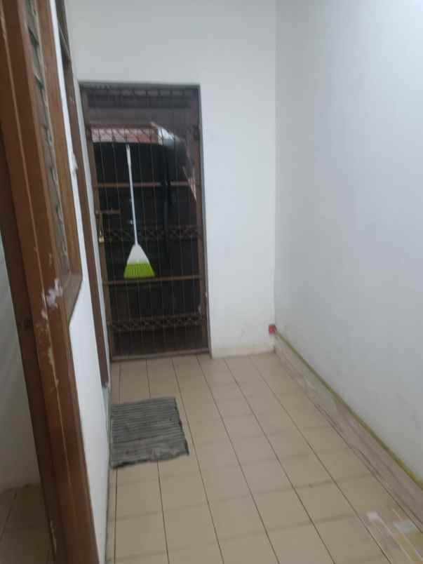 dijual rumah taman modern