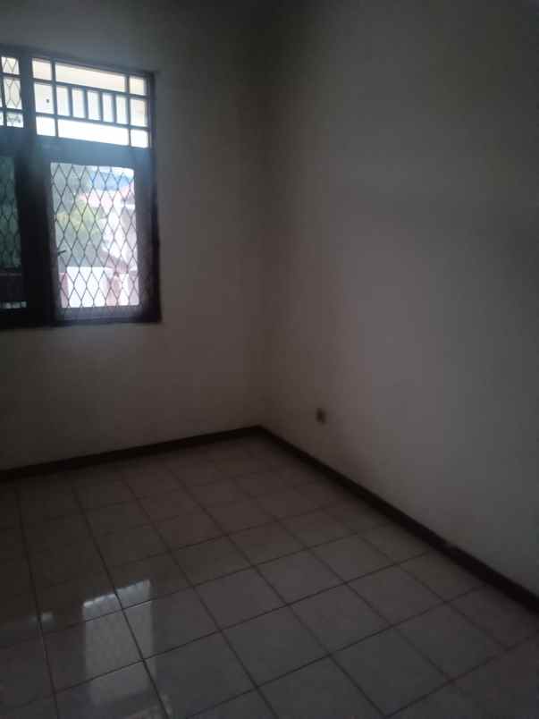 dijual rumah taman modern