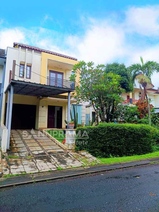 dijual rumah telaga golf