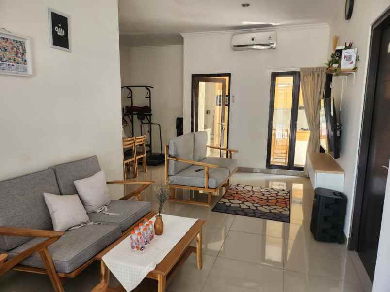 dijual rumah telukjambe timur