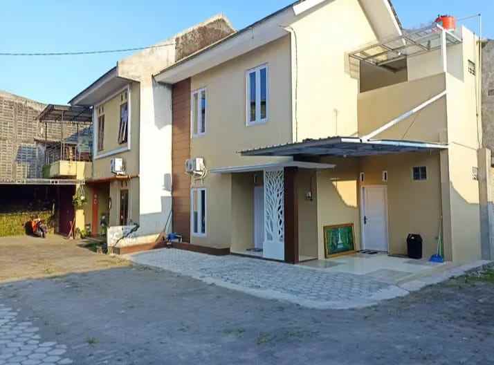 dijual rumah trihanggo