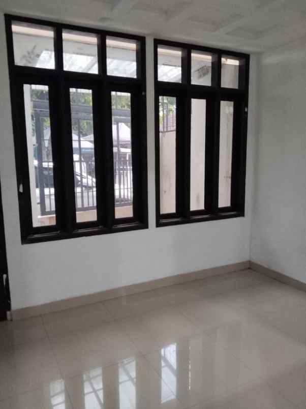 dijual rumah turangga