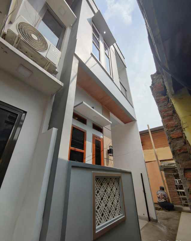 dijual rumah utan kayu