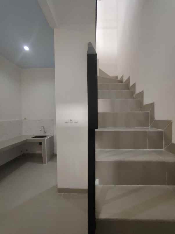 dijual rumah utan kayu