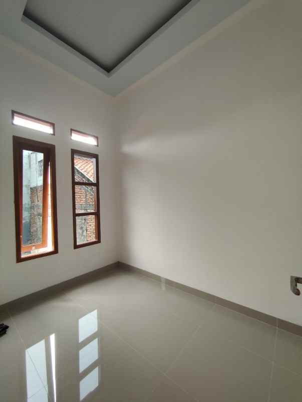 dijual rumah utan kayu