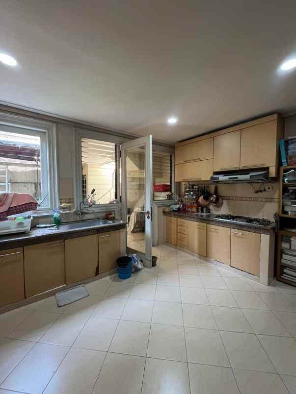 dijual rumah vbr pakuwon indah