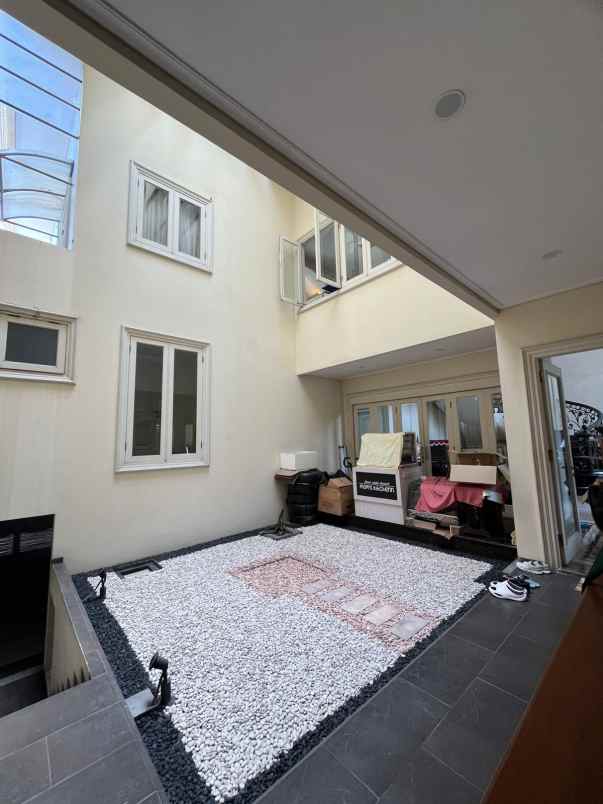 dijual rumah vbr pakuwon indah